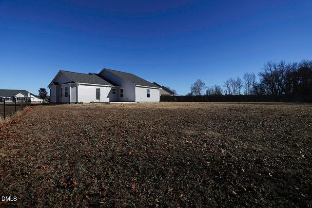 62 Flip Flop Circle, Four Oaks, NC 27524