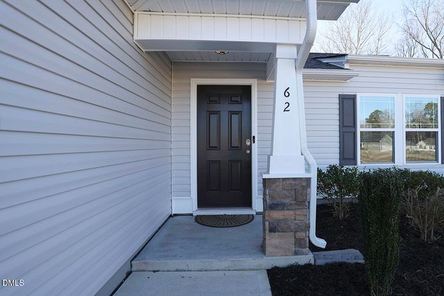 62 Flip Flop Circle, Four Oaks, NC 27524