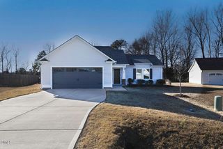 62 Flip Flop Circle, Four Oaks, NC 27524