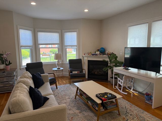 133 Putnam Ave 133, Cambridge, MA 02139