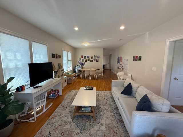 133 Putnam Ave 133, Cambridge, MA 02139
