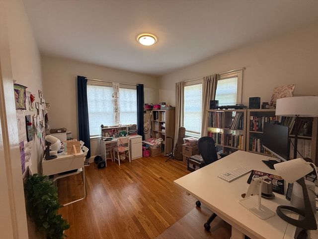133 Putnam Ave 133, Cambridge, MA 02139