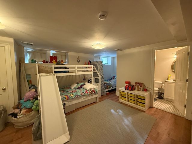133 Putnam Ave 133, Cambridge, MA 02139