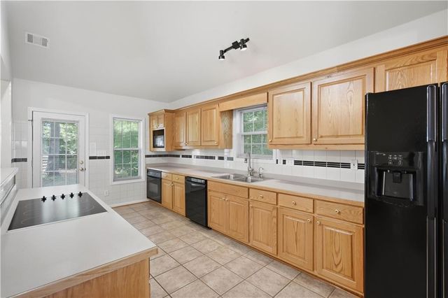3990 F A A Road, Cumming, GA 30041
