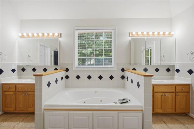 3990 F A A Road, Cumming, GA 30041