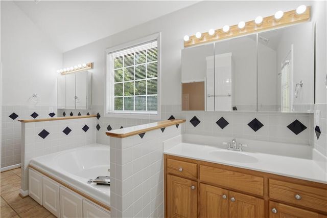 3990 F A A Road, Cumming, GA 30041