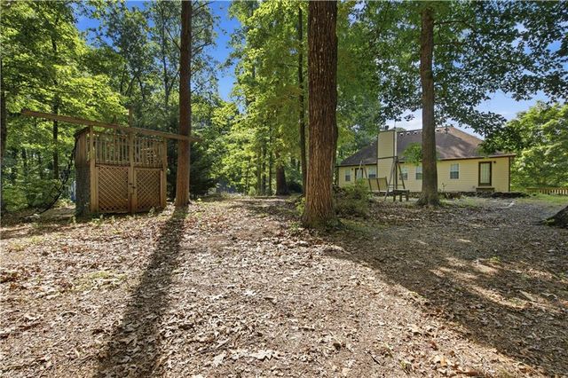 3990 F A A Road, Cumming, GA 30041