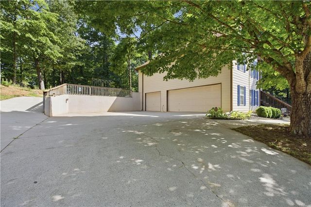 3990 F A A Road, Cumming, GA 30041