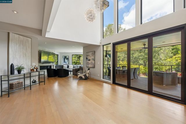 32 Los Dedos Road, Orinda, CA 94563