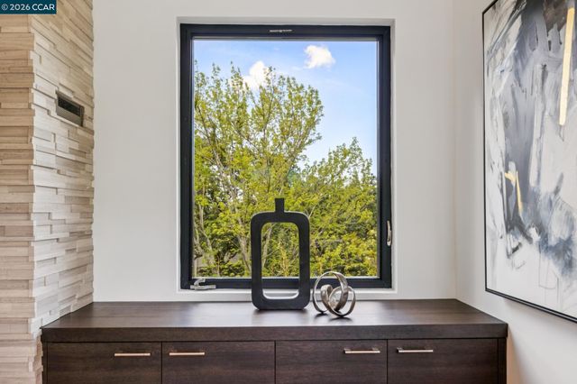 32 Los Dedos Road, Orinda, CA 94563