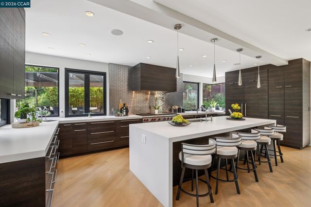 32 Los Dedos Road, Orinda, CA 94563
