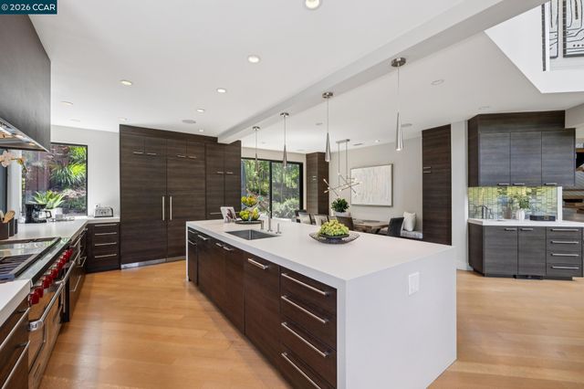 32 Los Dedos Road, Orinda, CA 94563