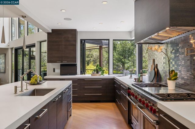 32 Los Dedos Road, Orinda, CA 94563