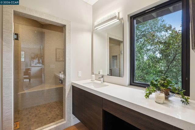 32 Los Dedos Road, Orinda, CA 94563