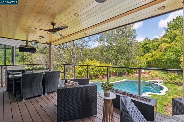 32 Los Dedos Road, Orinda, CA 94563