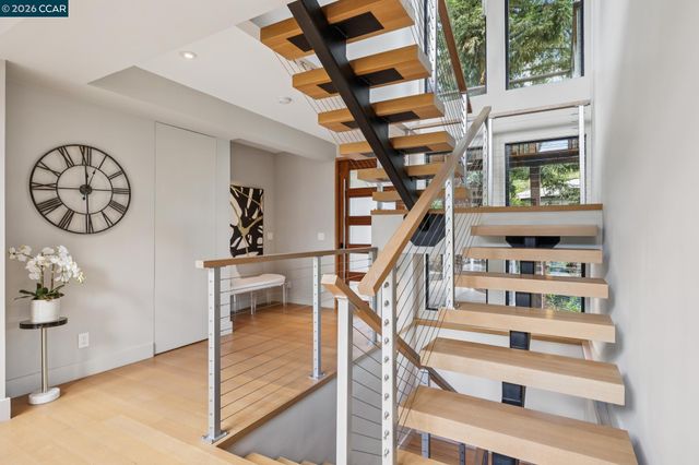32 Los Dedos Road, Orinda, CA 94563