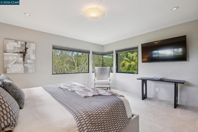 32 Los Dedos Road, Orinda, CA 94563