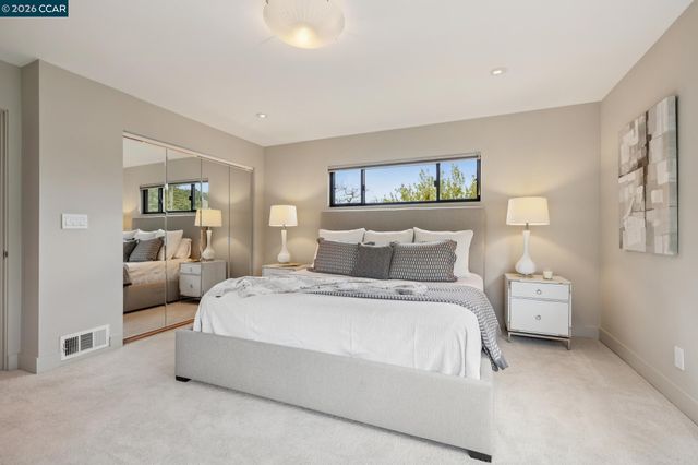 32 Los Dedos Road, Orinda, CA 94563