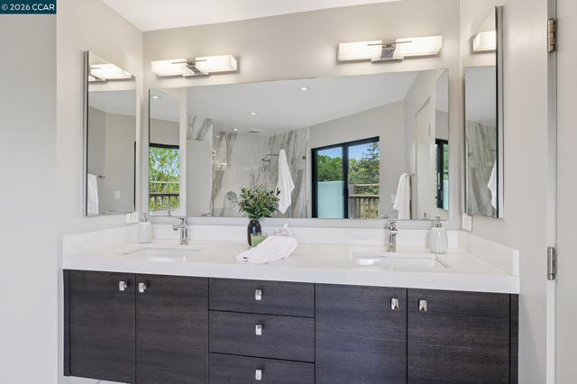 32 Los Dedos Road, Orinda, CA 94563