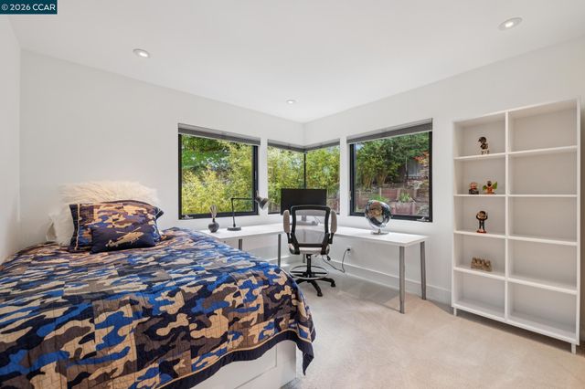 32 Los Dedos Road, Orinda, CA 94563