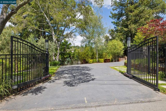 32 Los Dedos Road, Orinda, CA 94563