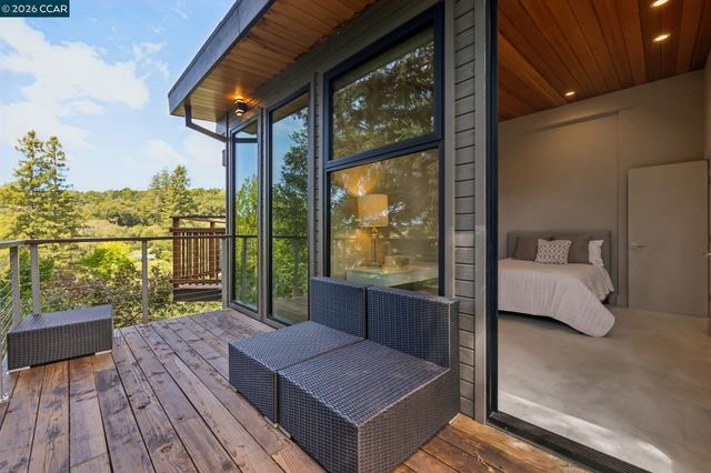 32 Los Dedos Road, Orinda, CA 94563