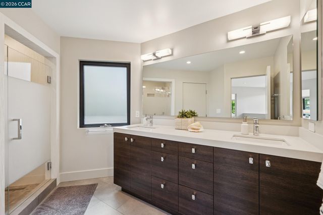 32 Los Dedos Road, Orinda, CA 94563