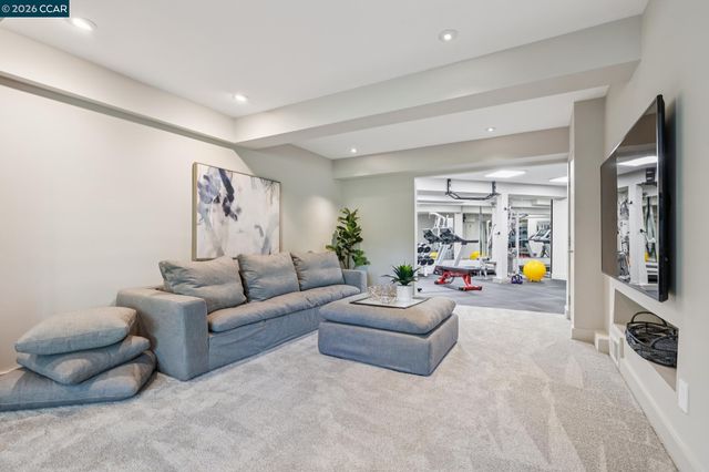 32 Los Dedos Road, Orinda, CA 94563