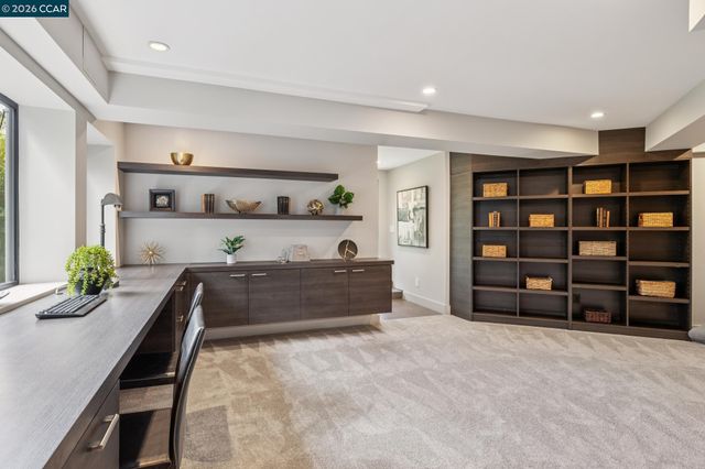 32 Los Dedos Road, Orinda, CA 94563