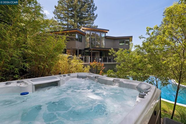 32 Los Dedos Road, Orinda, CA 94563