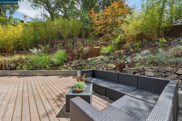 32 Los Dedos Road, Orinda, CA 94563