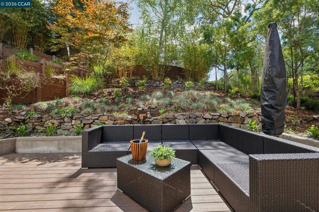 32 Los Dedos Road, Orinda, CA 94563