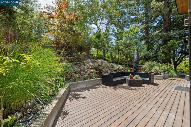 32 Los Dedos Road, Orinda, CA 94563