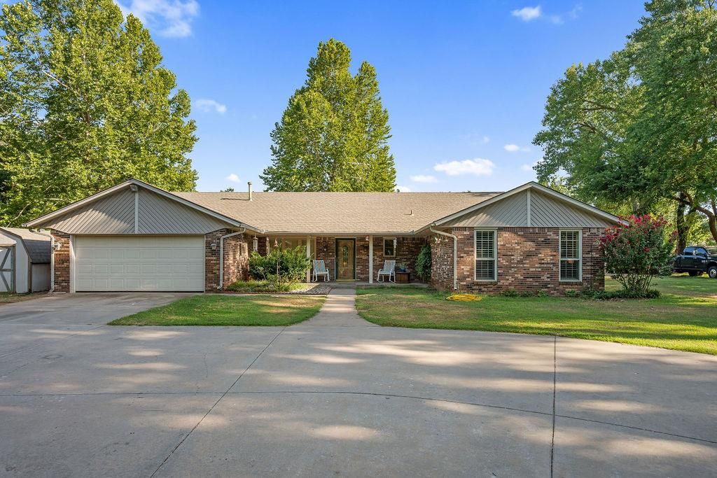 2341 Squirrel Road, Tuttle, OK 73089