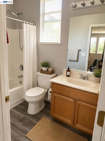2359 Bayless Way, Sacramento, CA 95835