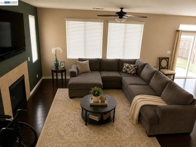 2359 Bayless Way, Sacramento, CA 95835