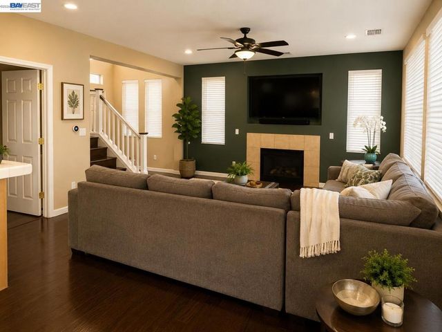 2359 Bayless Way, Sacramento, CA 95835