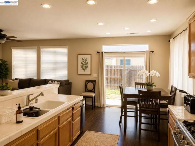 2359 Bayless Way, Sacramento, CA 95835