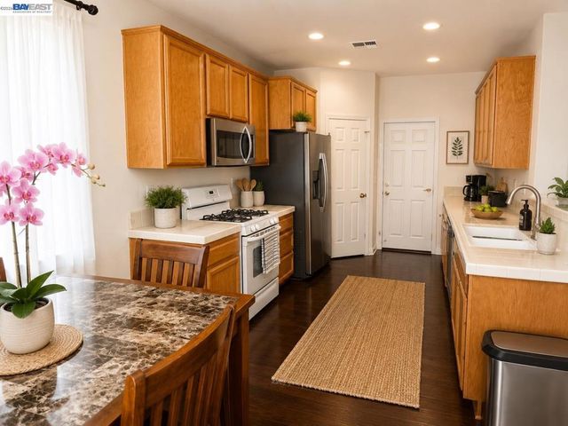 2359 Bayless Way, Sacramento, CA 95835