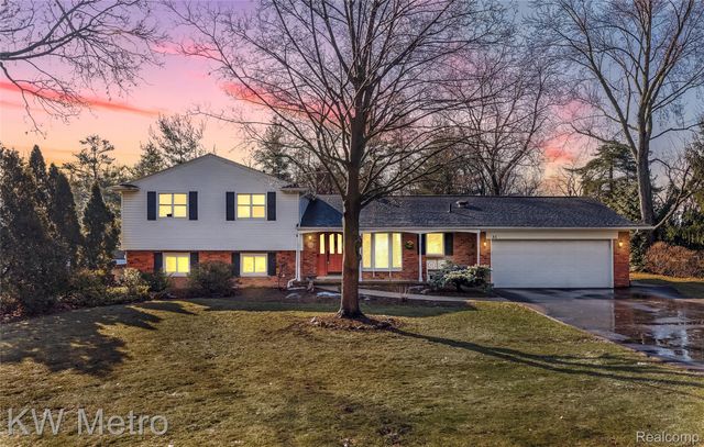 85 Stalwart Drive, Troy, MI 48098