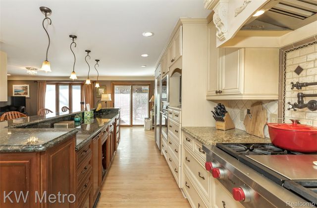 85 Stalwart Drive, Troy, MI 48098