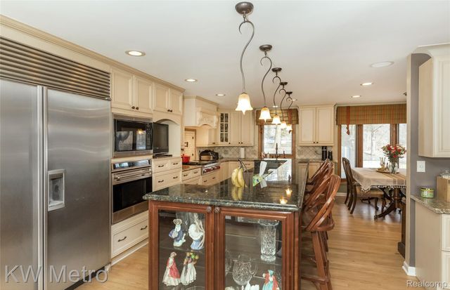 85 Stalwart Drive, Troy, MI 48098