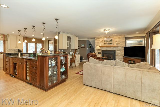 85 Stalwart Drive, Troy, MI 48098