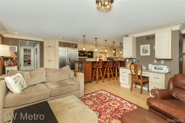 85 Stalwart Drive, Troy, MI 48098