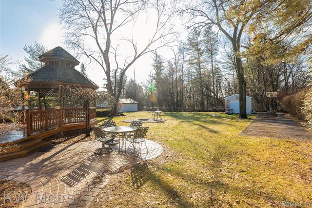 85 Stalwart Drive, Troy, MI 48098