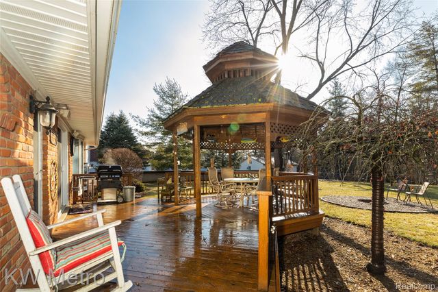 85 Stalwart Drive, Troy, MI 48098