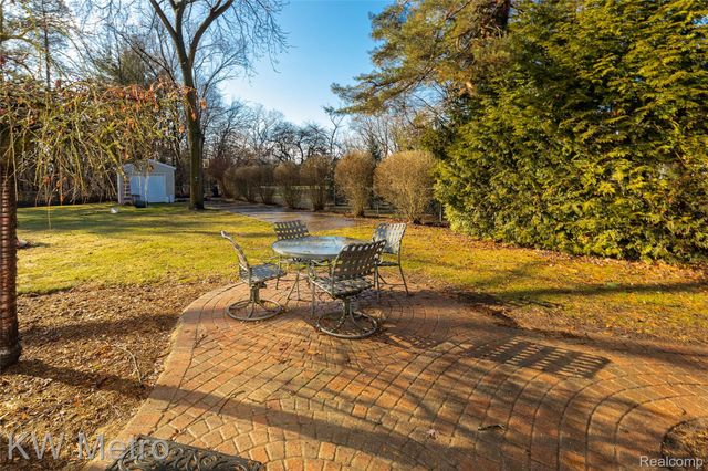 85 Stalwart Drive, Troy, MI 48098