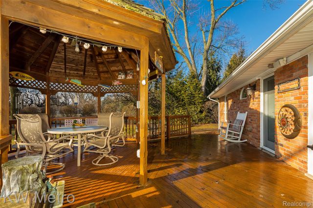 85 Stalwart Drive, Troy, MI 48098