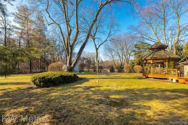 85 Stalwart Drive, Troy, MI 48098