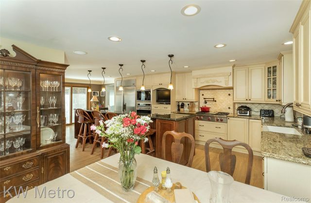 85 Stalwart Drive, Troy, MI 48098